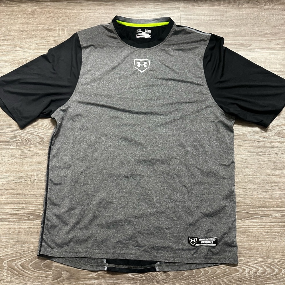 XL under Armour fitted heat gear shirt.